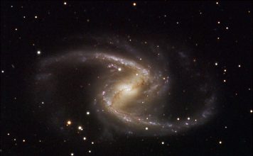 NGC 1365: Thiên hà xoắn ốc kì bí – APOD 24/11/2012