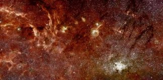 Ánh sáng mờ ảo trong Dải Ngân hà có thể là dấu chân của vật chất tối