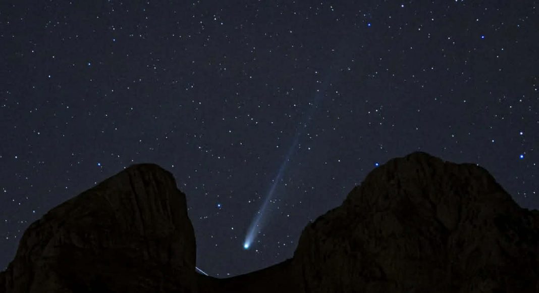 Sao Chổi Lemmon rực sáng trên bầu trời Tây Ban Nha | Ảnh Vũ trụ trong ngày 11/11/2025